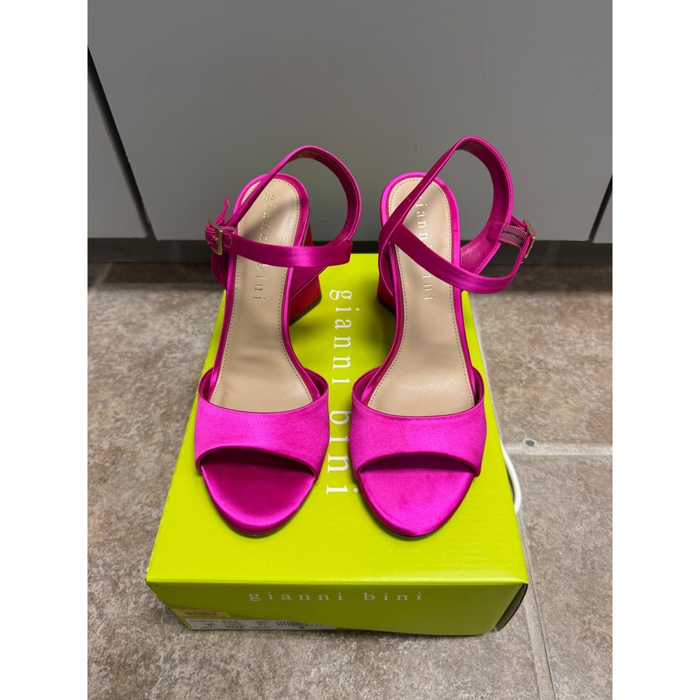 Gianni Bini Durant Fiery Pink Satin Block Heel Sandals Size 8M Ankle Strap